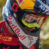 Der Red Bull KTM Factory Racing Pilot Taddy Blazusiak aus Polen demonstriert sein enormes SuperEnduro-Können und holt einen überzeugenden Sieg beim Prolog der Red Bull Romaniacs Sweet 16 Edition.